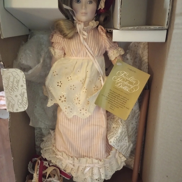 VINTAGE Franklin Heirloom Porcelain Doll Collectible - Picture 2 of 6